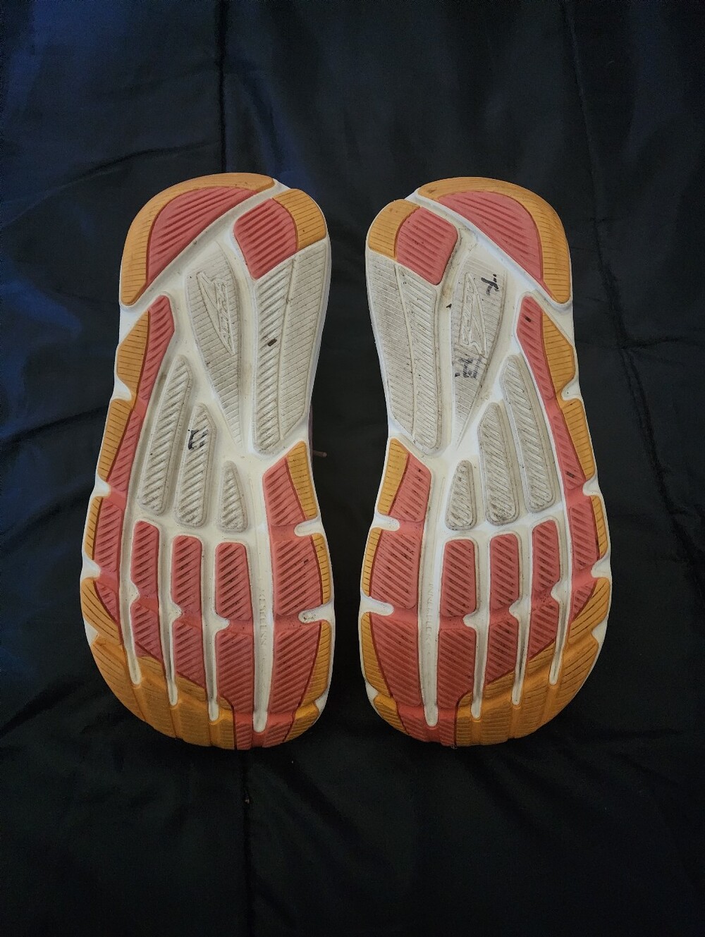 Altra - Picture 3 of 6